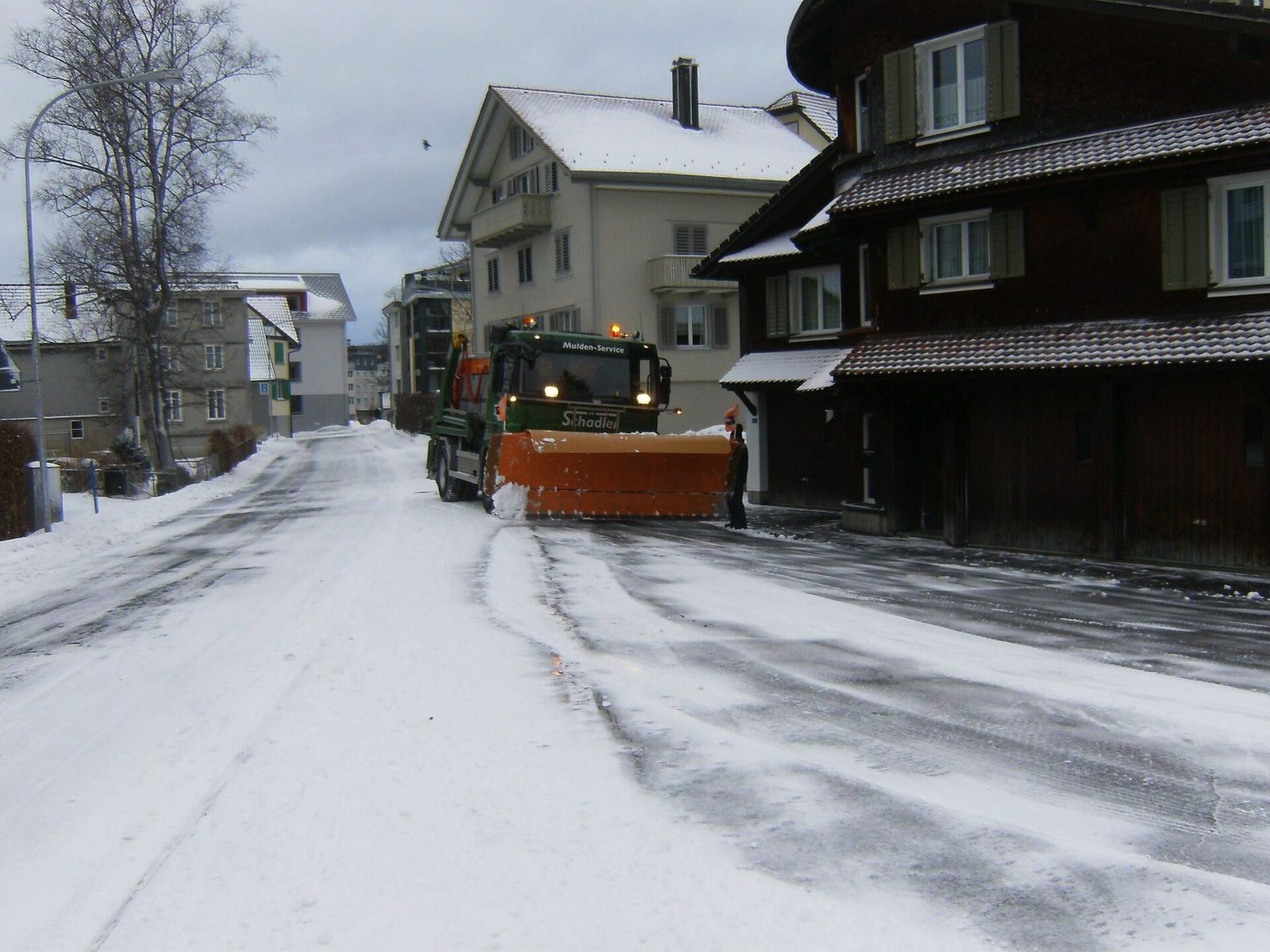 Saltet fortov i frostvejr